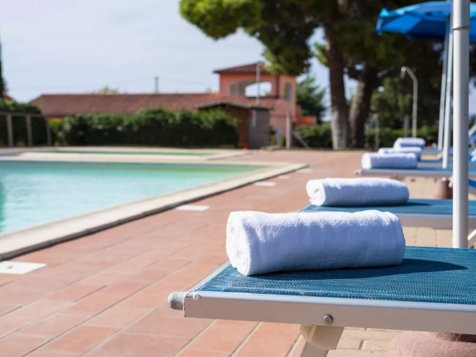 Unterkunft mit privater Terrasse, Gemeinschaftspool - Outside