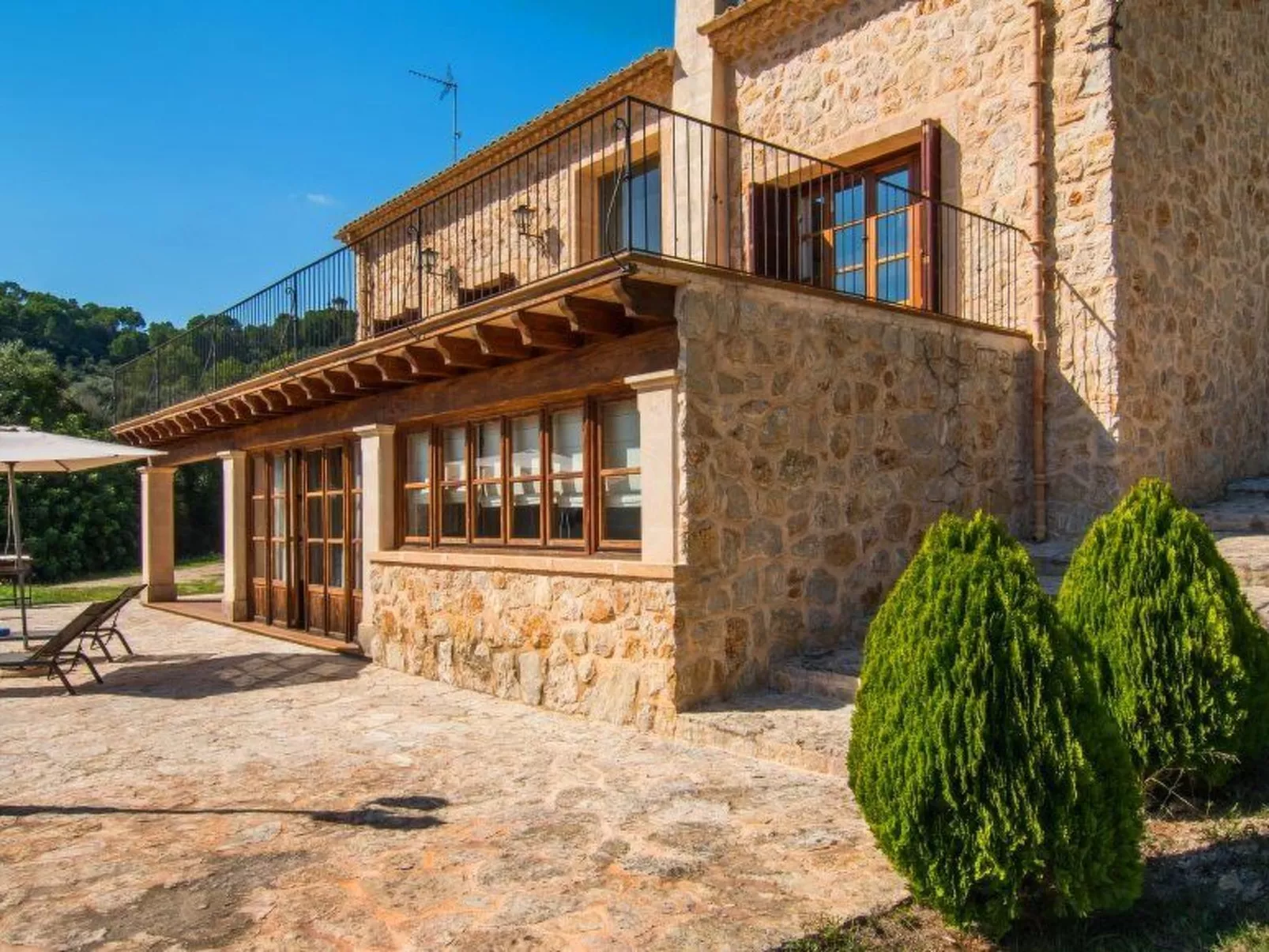 Ferienvilla mit Garten, Grill und Terrasse - Draußen