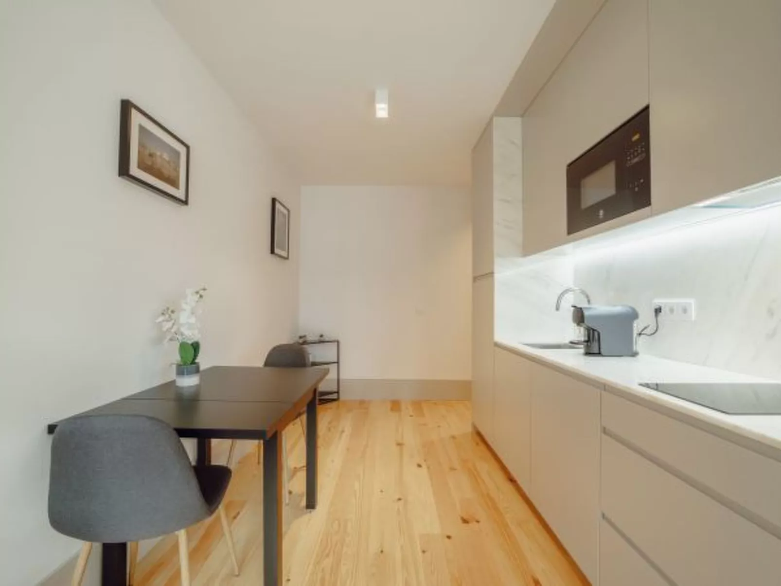 LEGACY OPORTO DESIGN APARTMENT F by VACATIONY - Inside