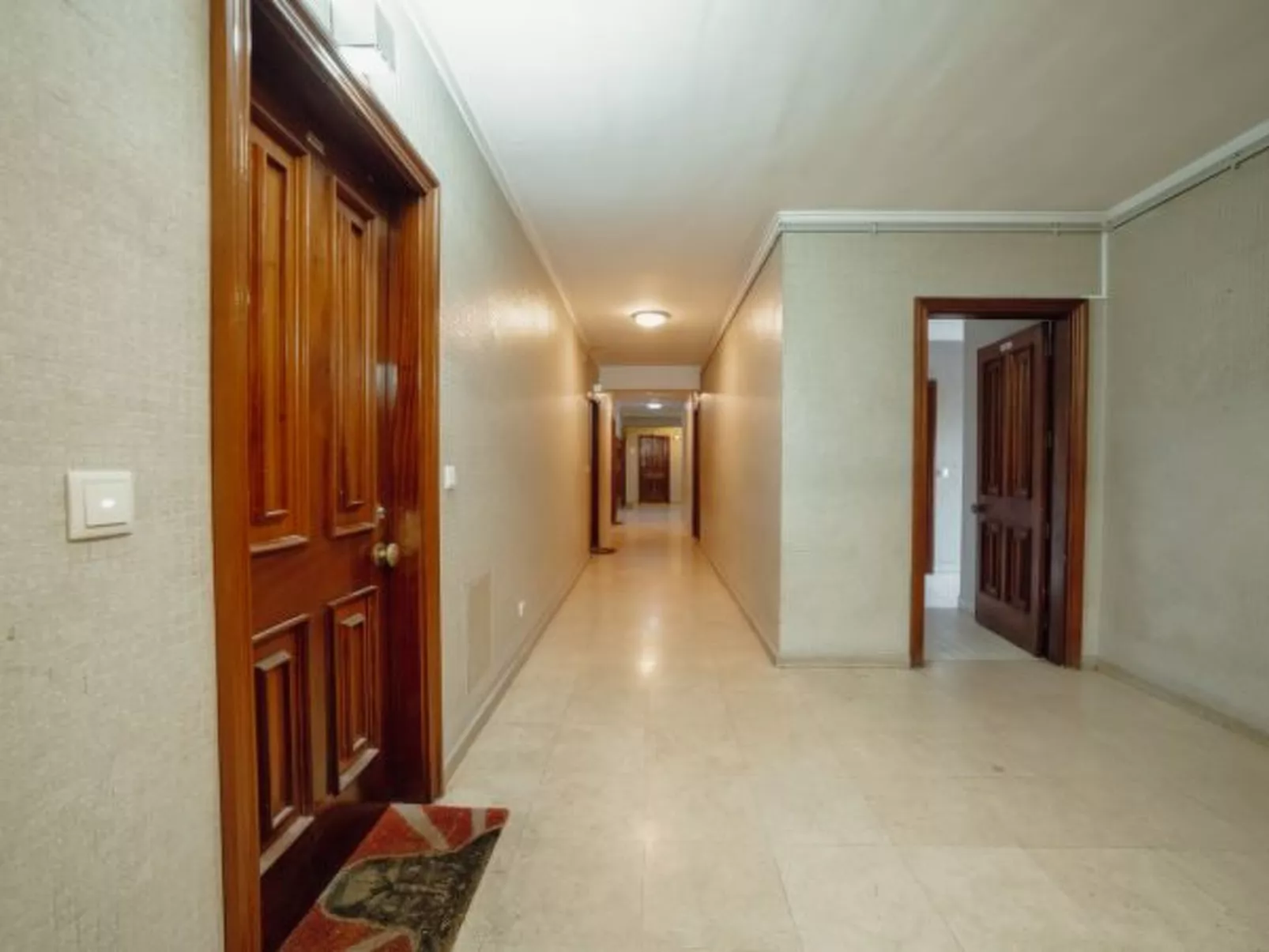 DOWNTOWN STYLISH APARTMENT & GARAGE by VACATIONY - Dedans