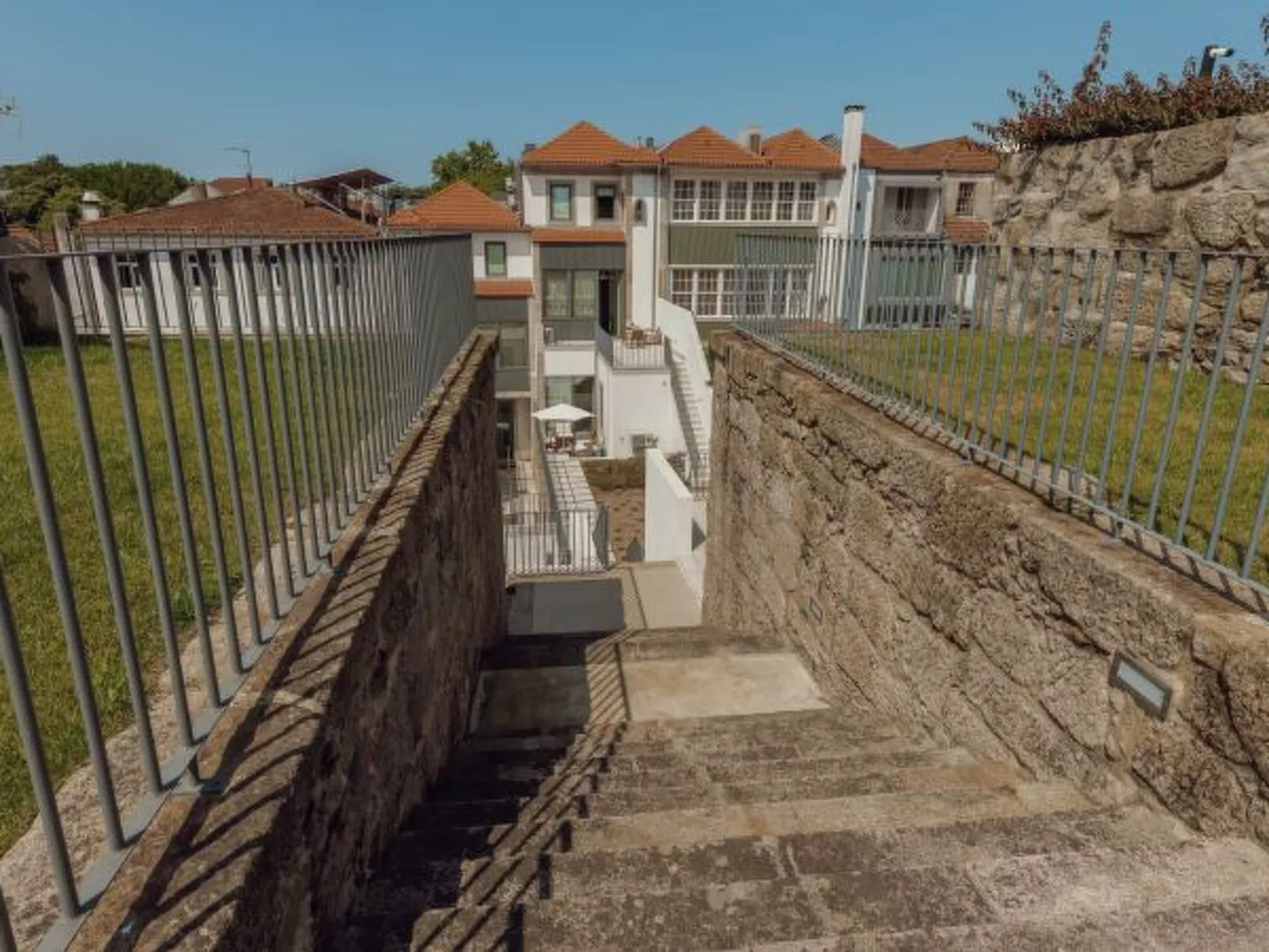 HOME WITH A POOL by VACATIONY - Draußen