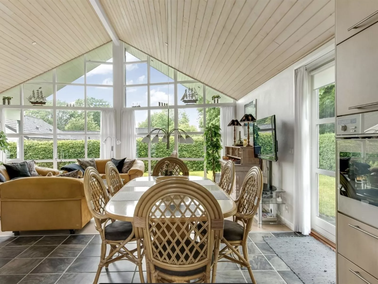 "Elizabeth" - 175m from the sea - Drinnen