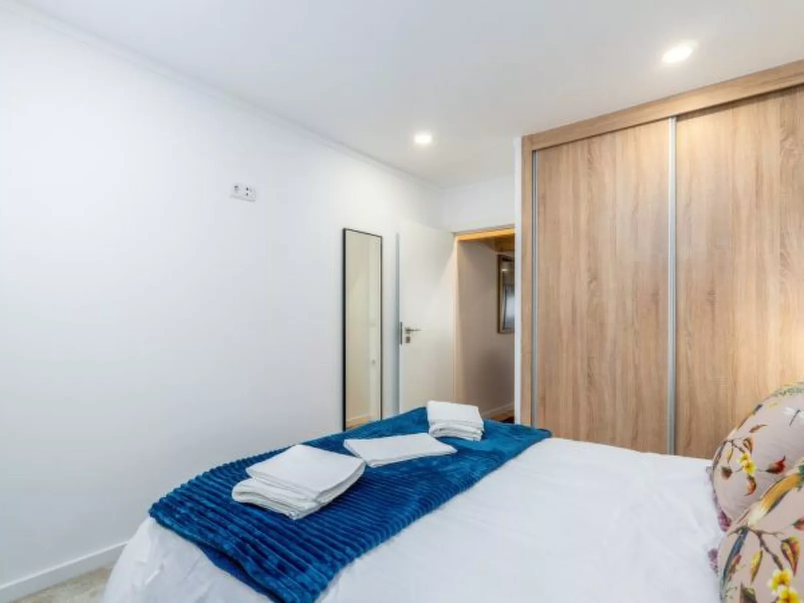 CITY CENTER COMFORT APARTMENT B by VACATIONY - Inside