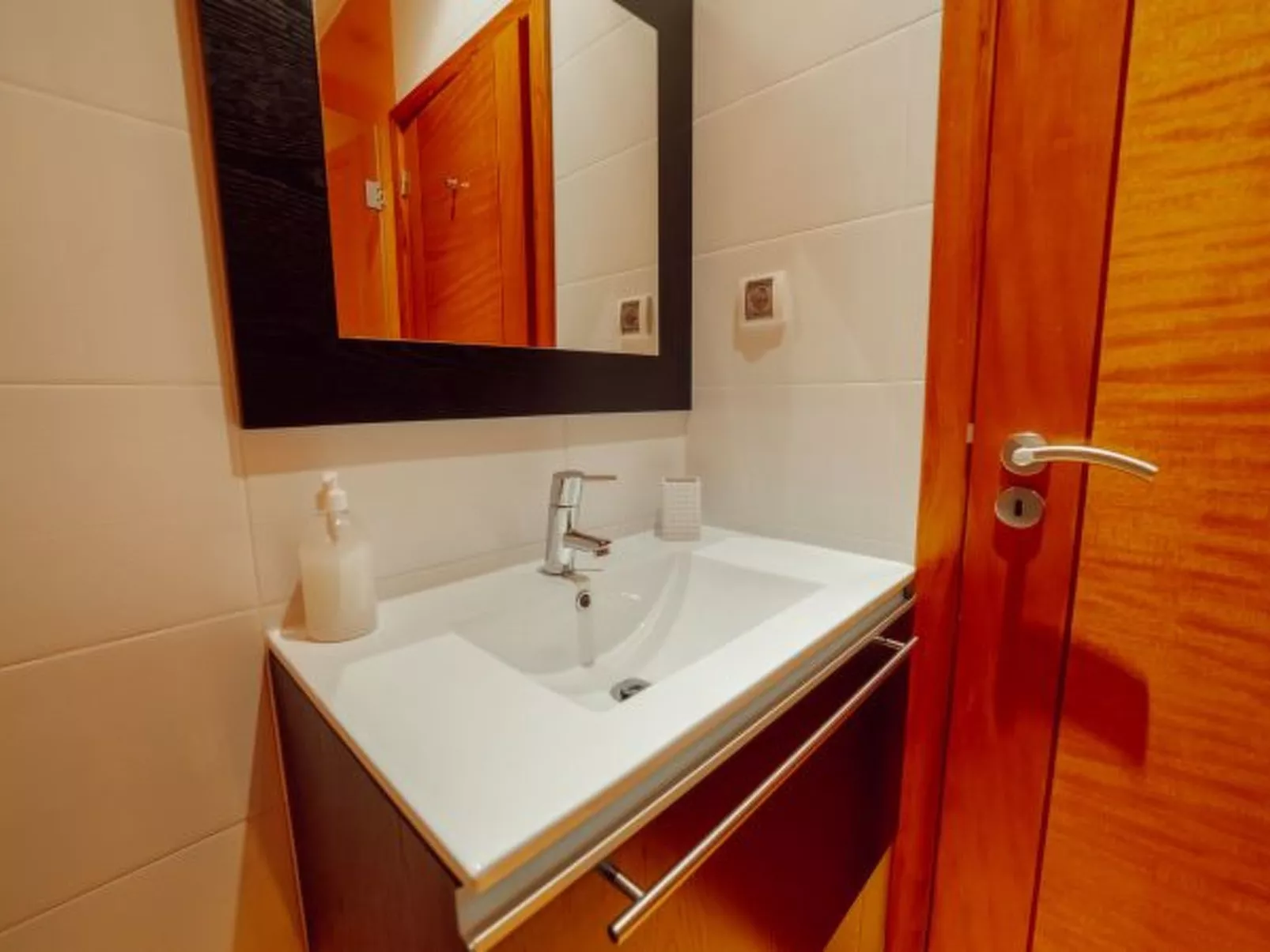 POOL & CINEMA VILLA by VACATIONY - Inside