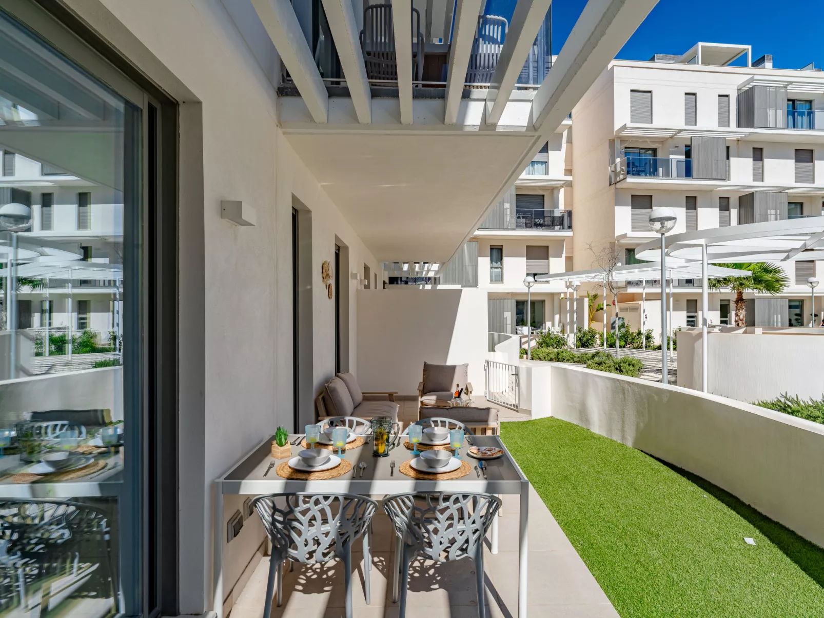 Marina Real III - Outside