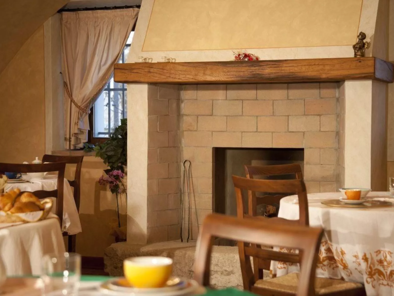 Gelbes Zimmer - Drinnen