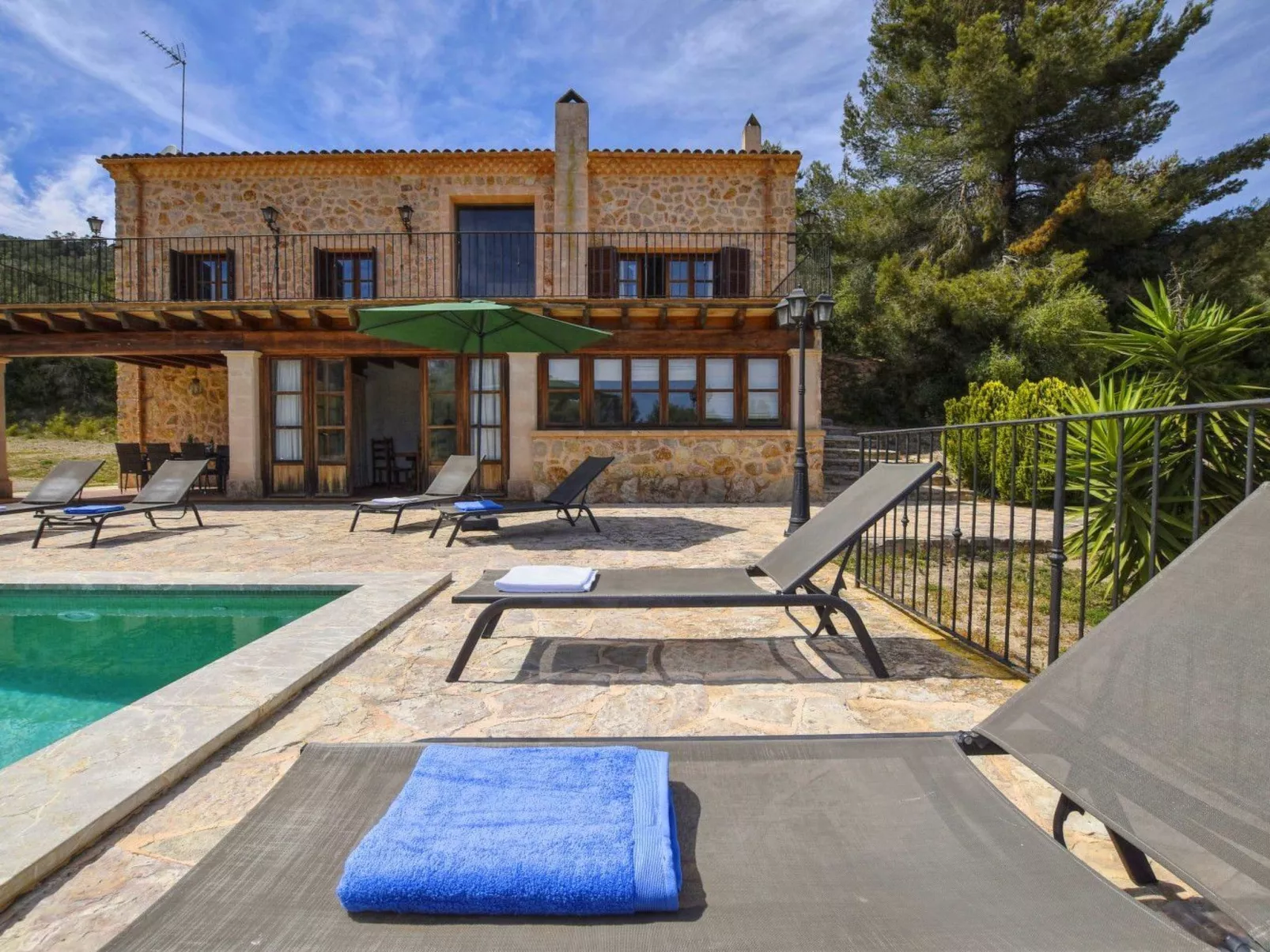 Ferienvilla mit Garten, Grill und Terrasse - Draußen