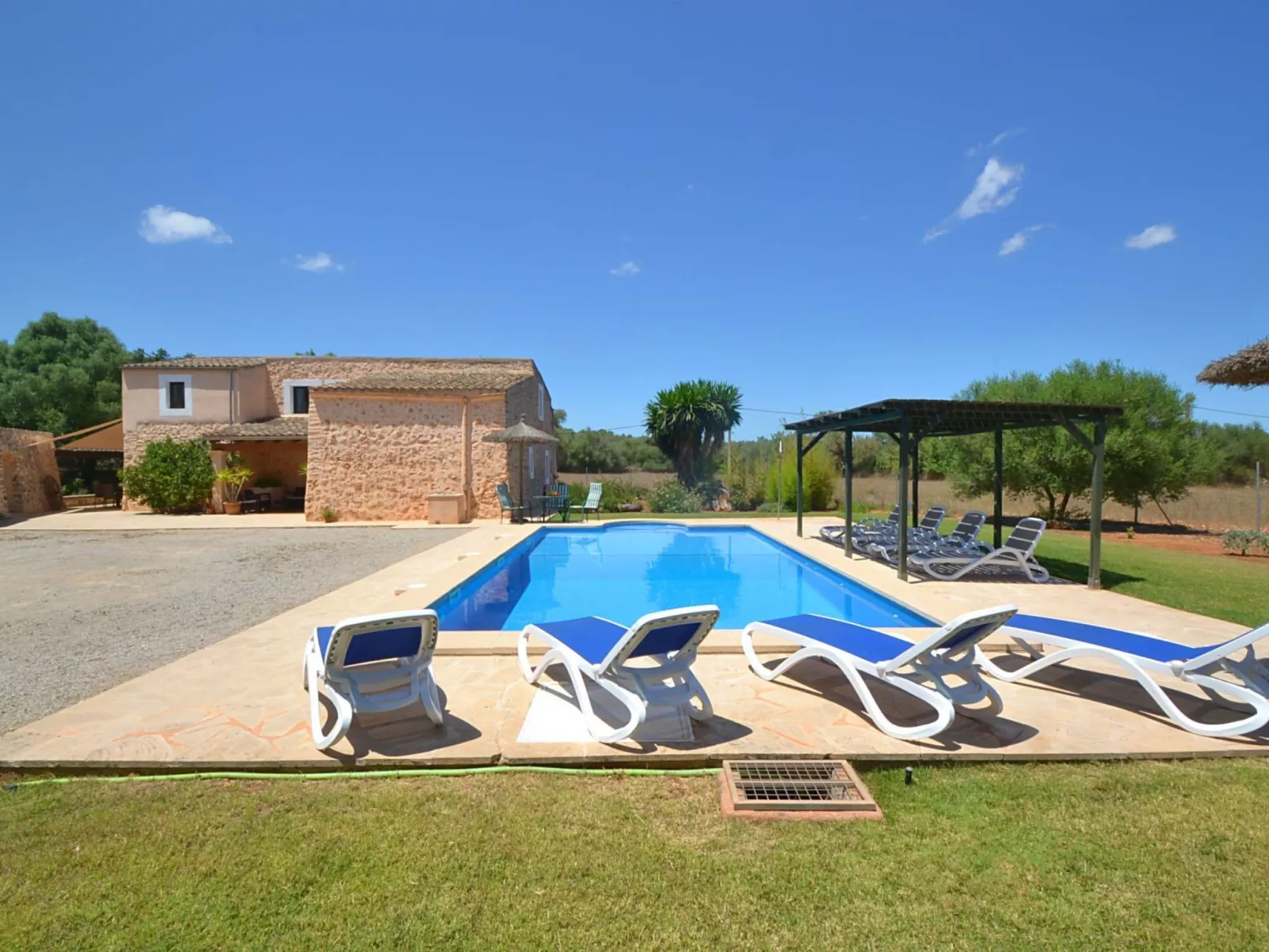 Wunderschönes Landhaus im Landhausstil mit Pool am Ortsrand von Felanitx - Draußen