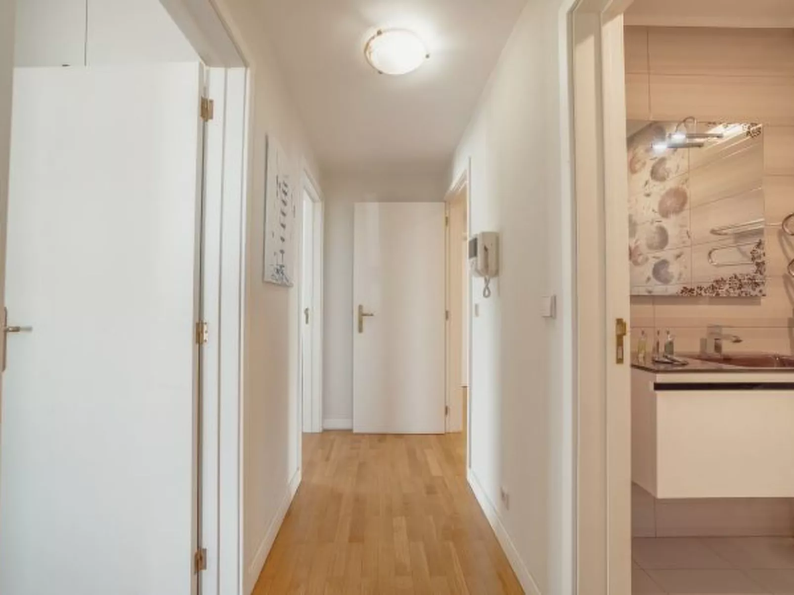 DOWNTOWN GRAND TOWER VIEW by VACATIONY - Inside