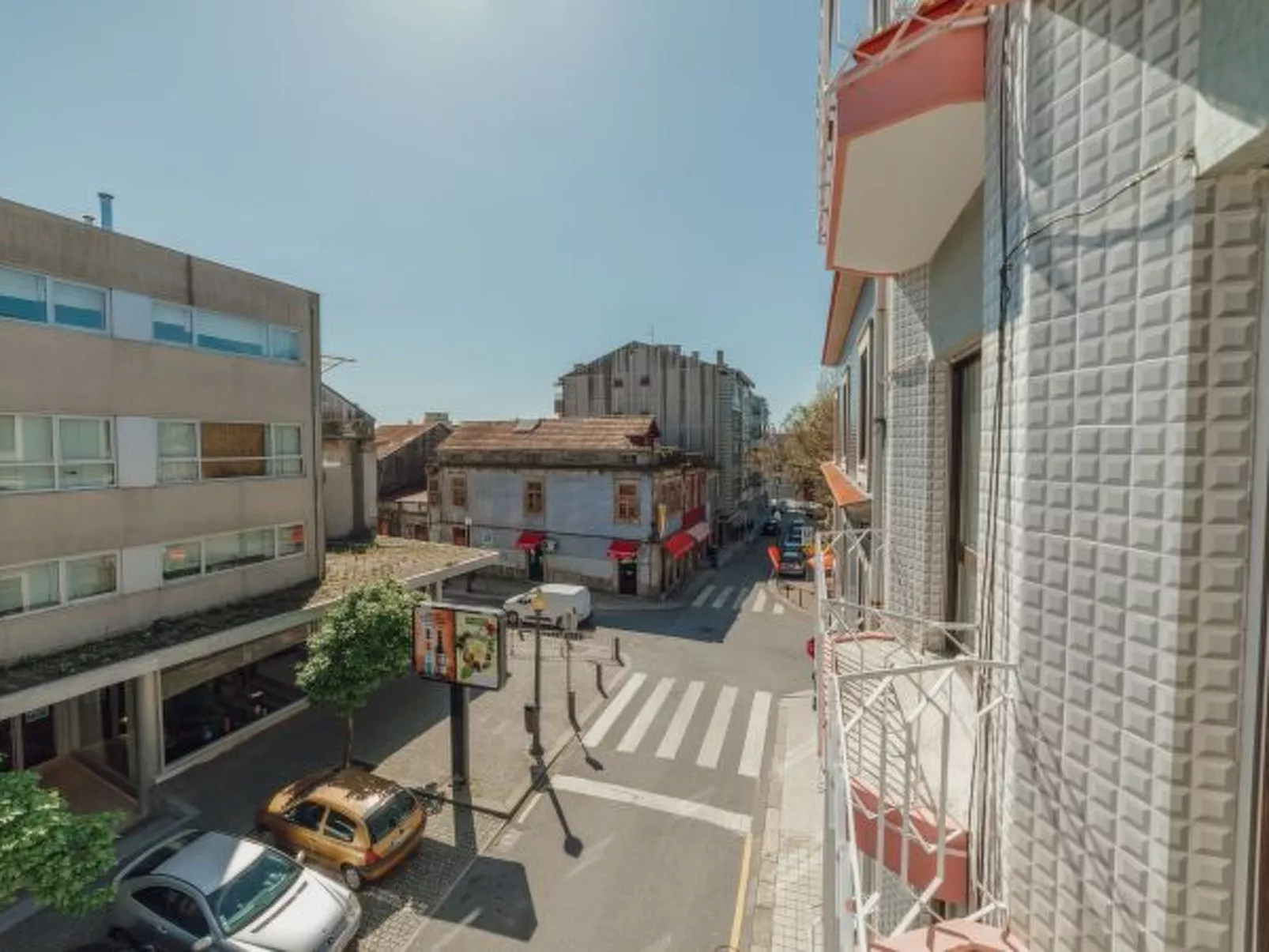 DOWNTOWN DESIGN WITH BALCONY by VACATIONY - Outside