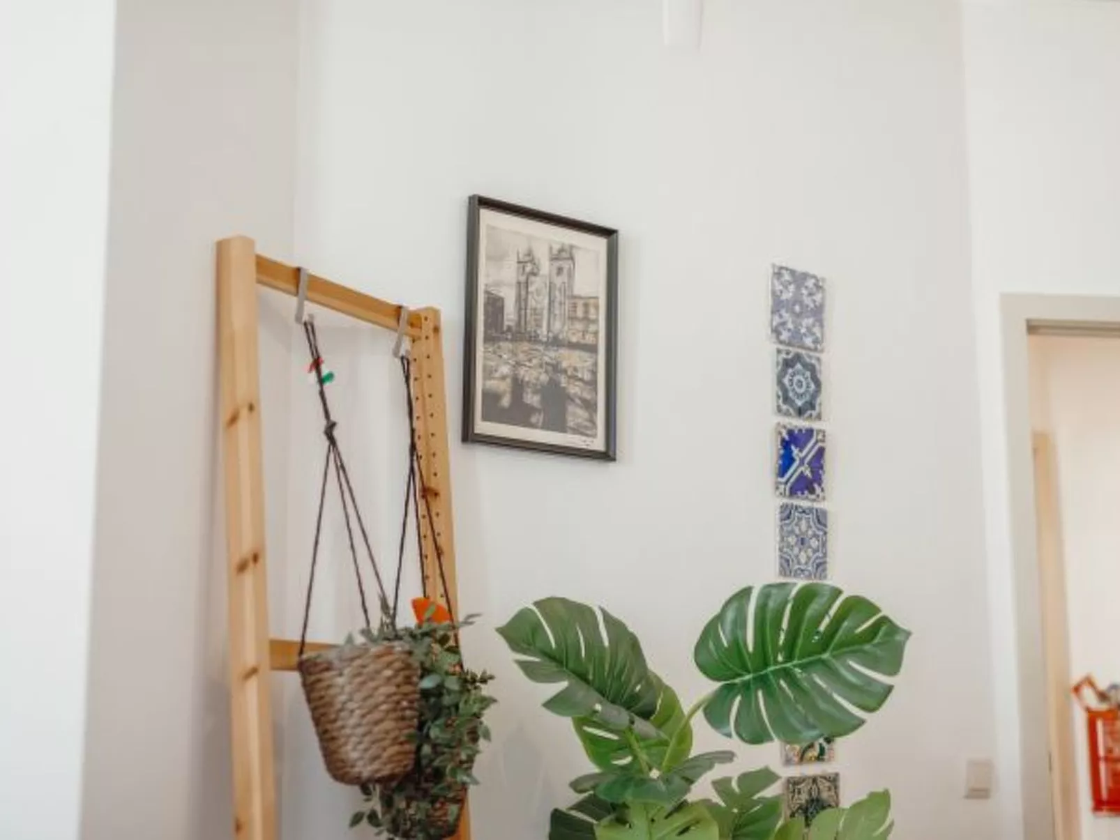 ALEGRIA CITY CENTER with ELEVATOR by VACATIONY - Inside