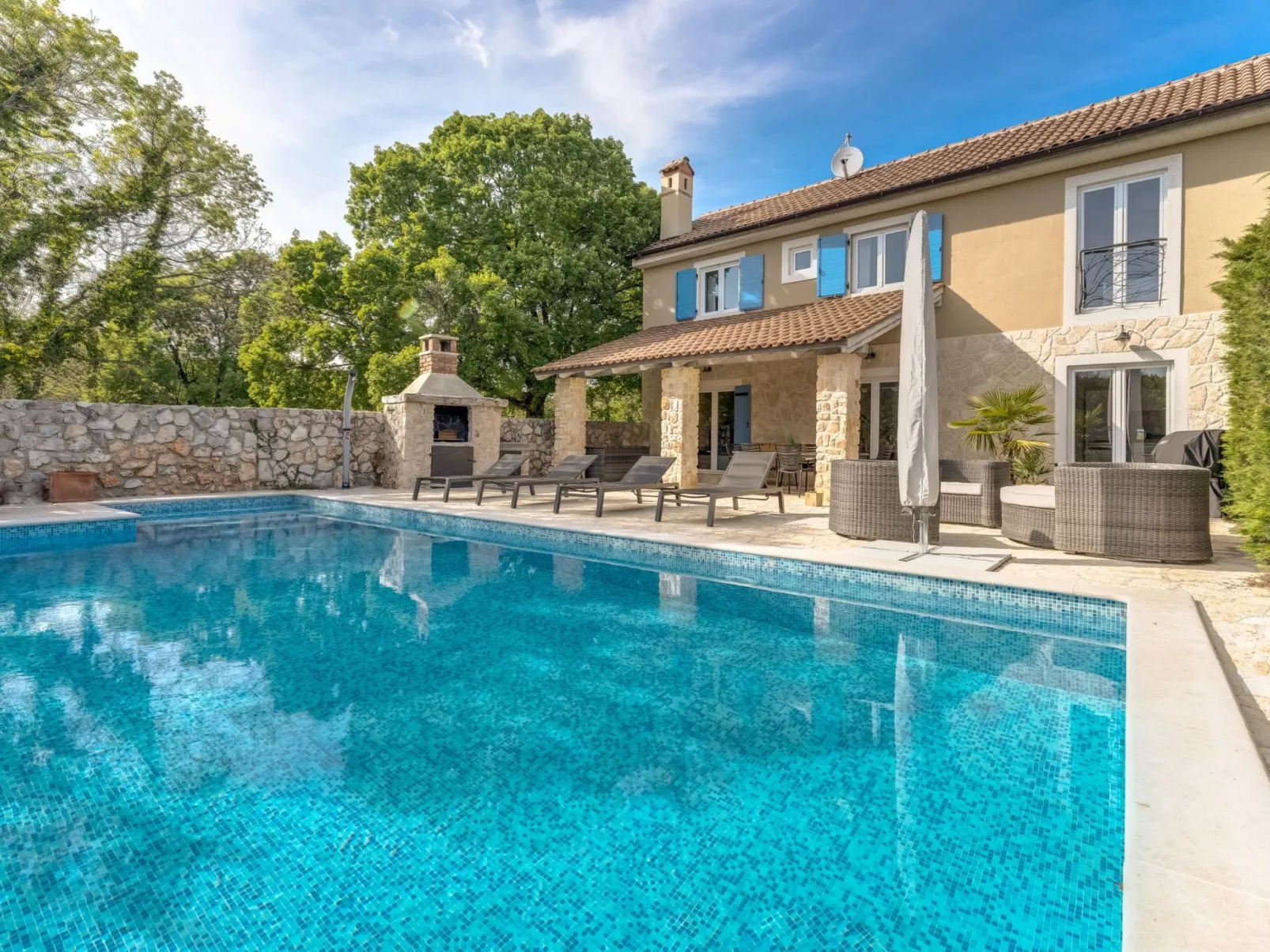 Eine luxuriöse Villa "Maslina" mit Pool und Grill - Dehors