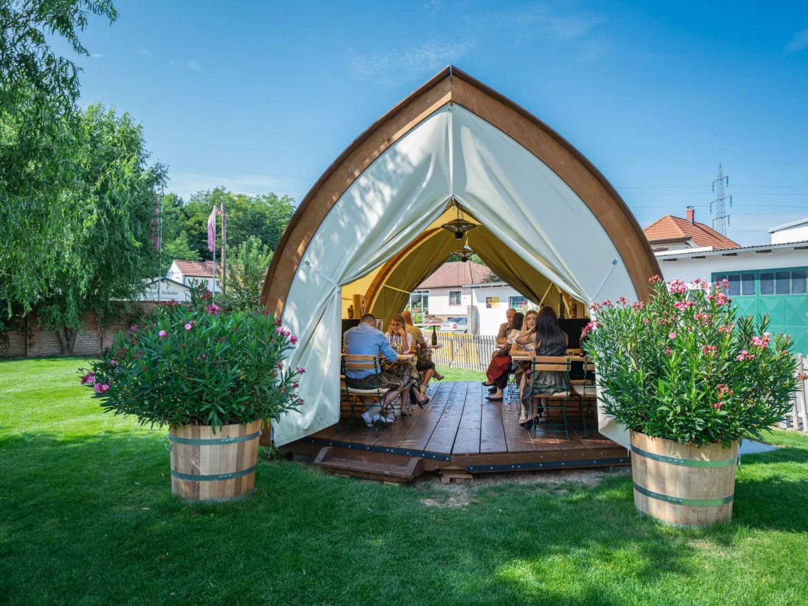 Weinfass-Suite für 2 in Grub an der March - Outside