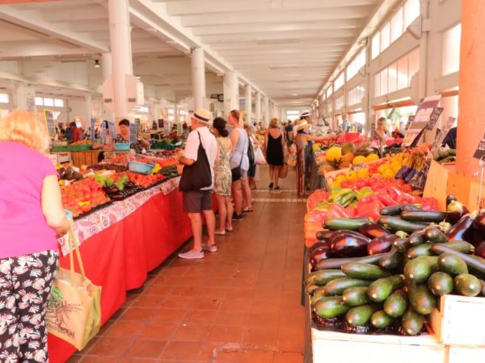 2 bedroom Forville 8 mins to the Palais 328 - Image-tags.info