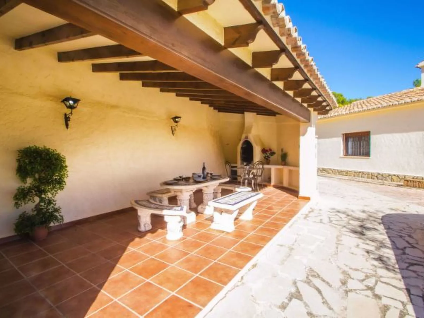 Villa Moskoa - PlusHolidays - Image-tags.info