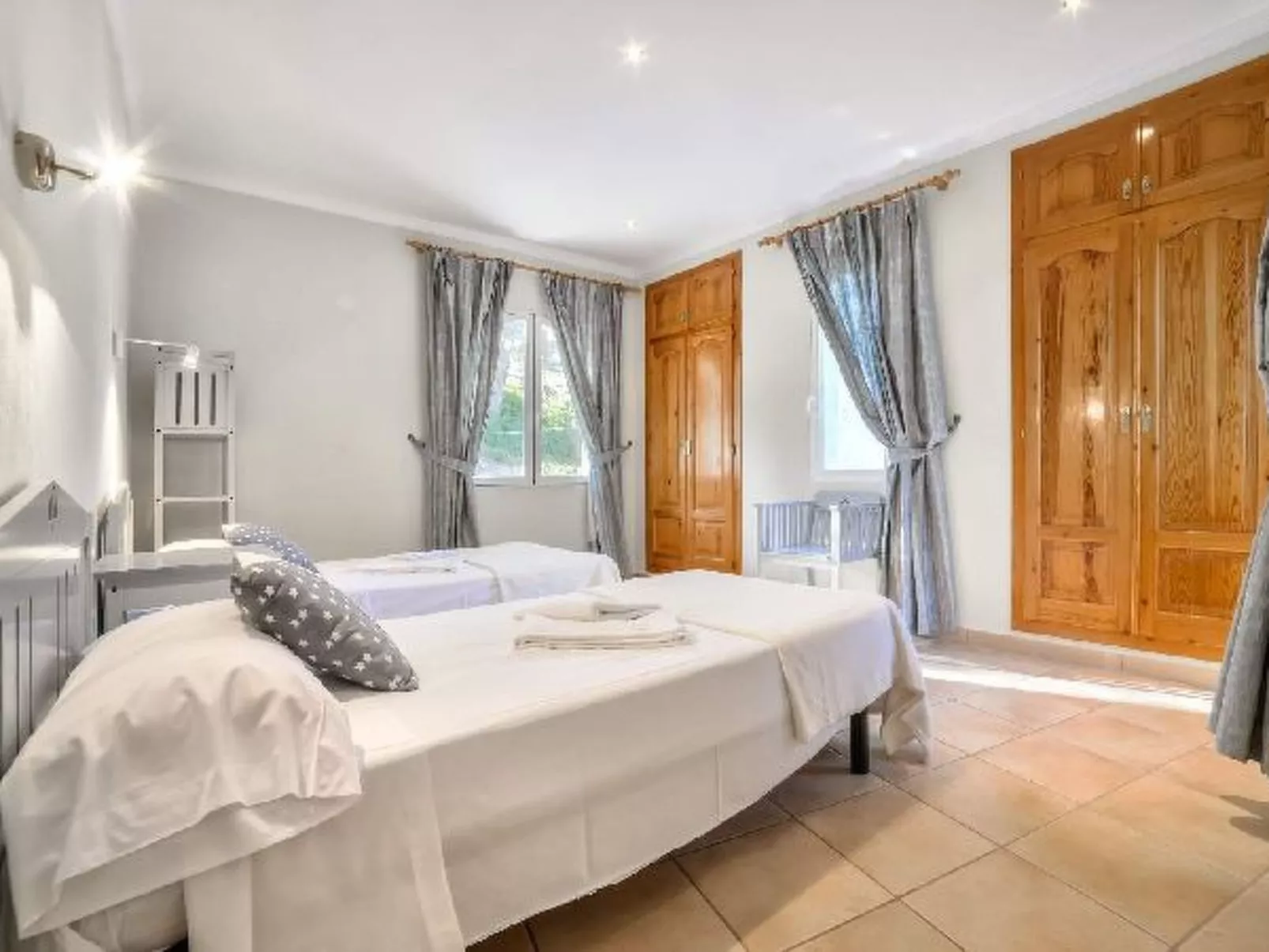 Villa Angela - Plus - Image-tags.info