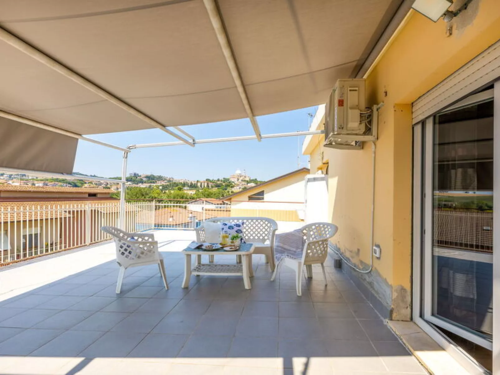 Sopraloreto Apartment - Dehors