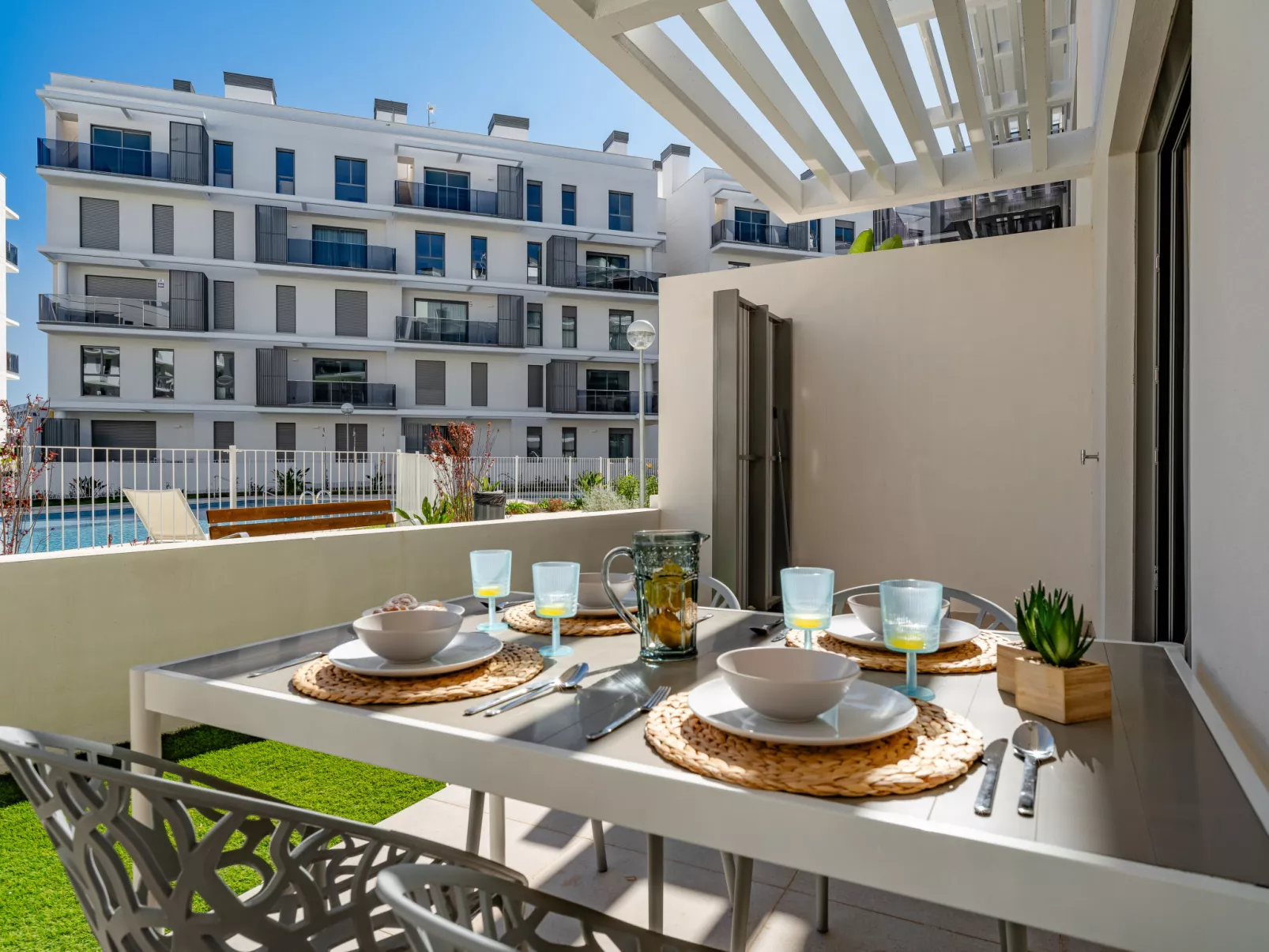 Marina Real III - Outside