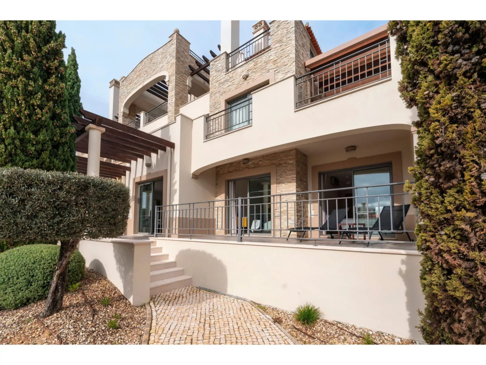 Pine Hills - Outside