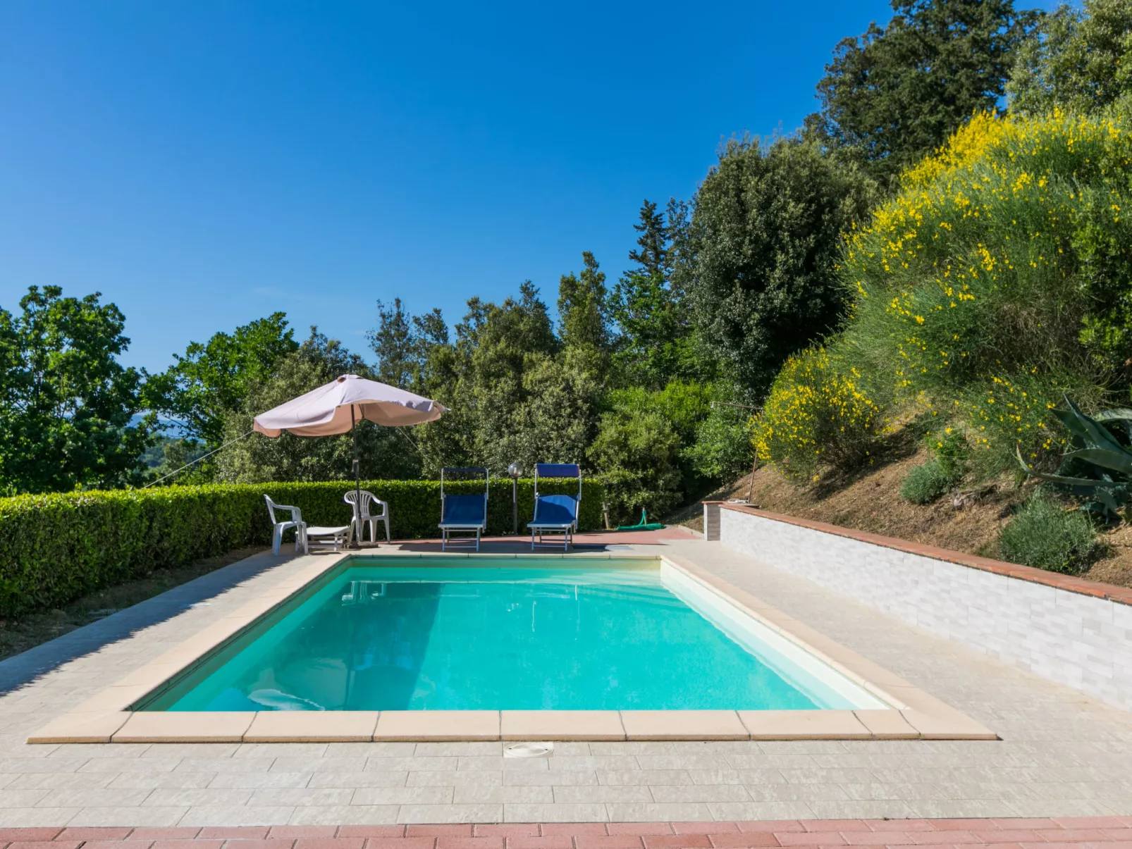 Nido di Falco - Draußen