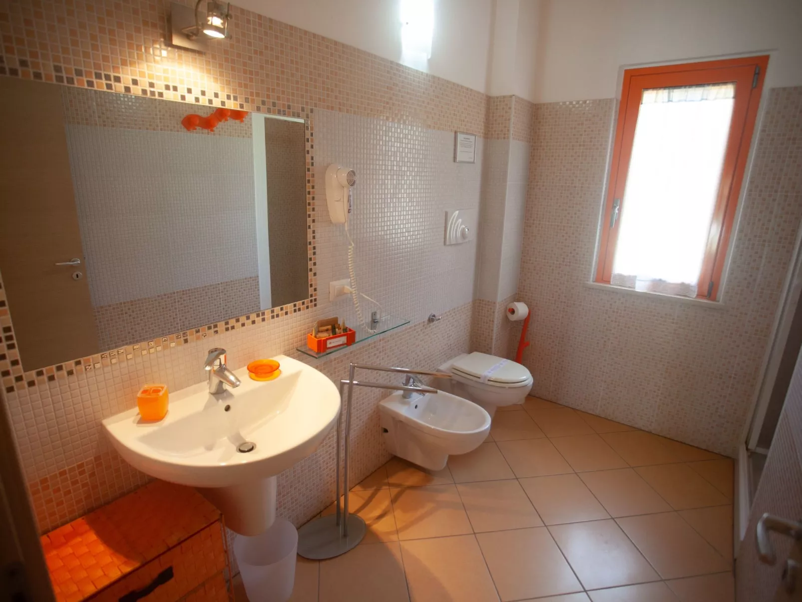 Luxus-Drei-Zimmer-Wohnungen mit großem Garten - Dedans