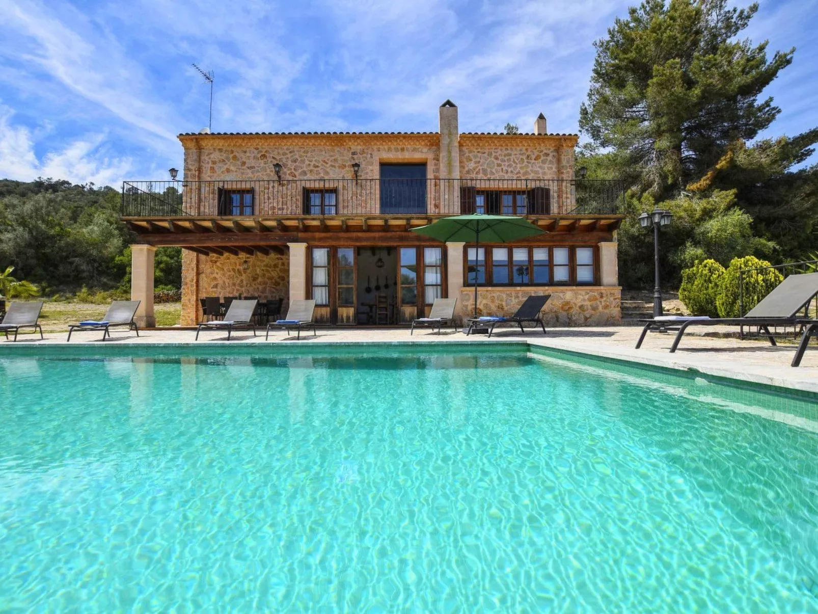 Ferienvilla mit Garten, Grill und Terrasse - Draußen