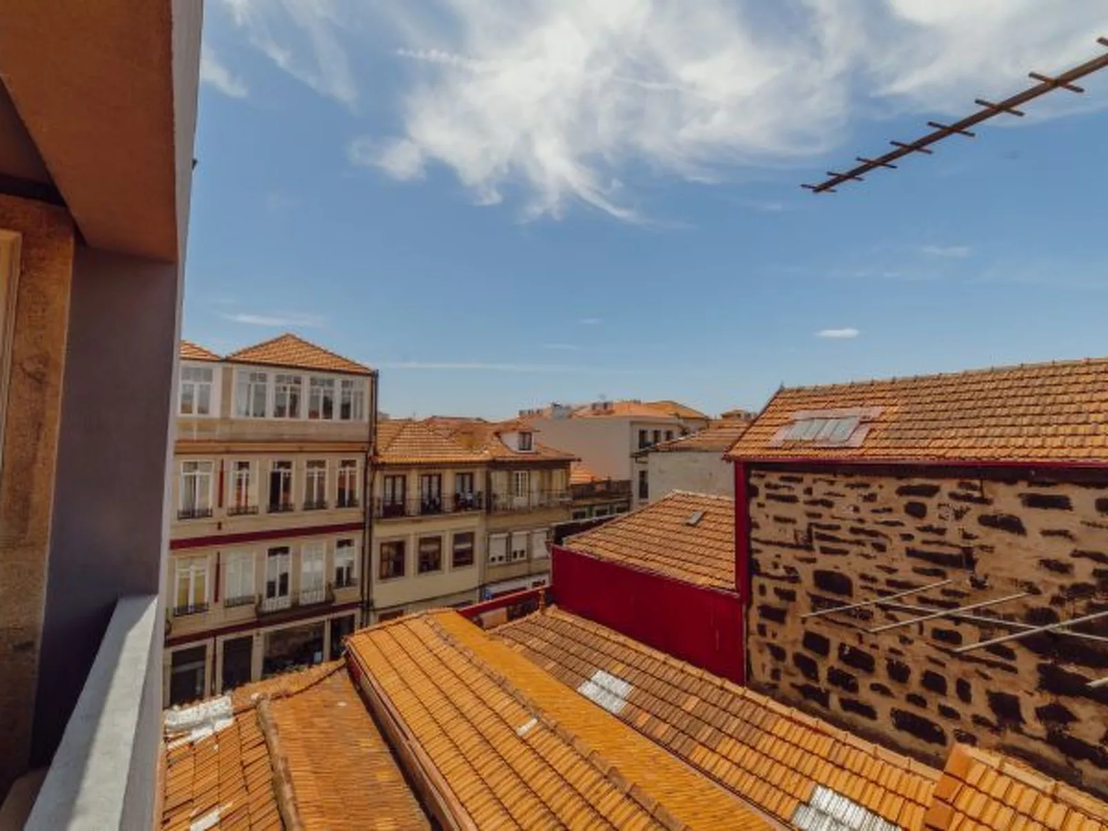 DOWNTOWN MODERN STUDIO with TERRACE by VACATIONY - Draußen