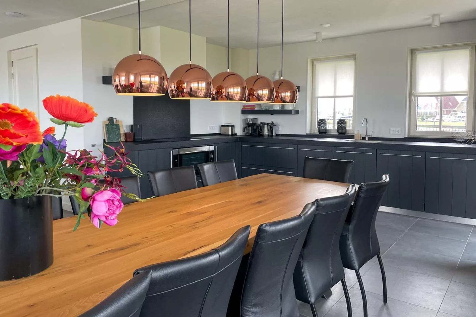 Friese Meren Villa's 21-Dining room