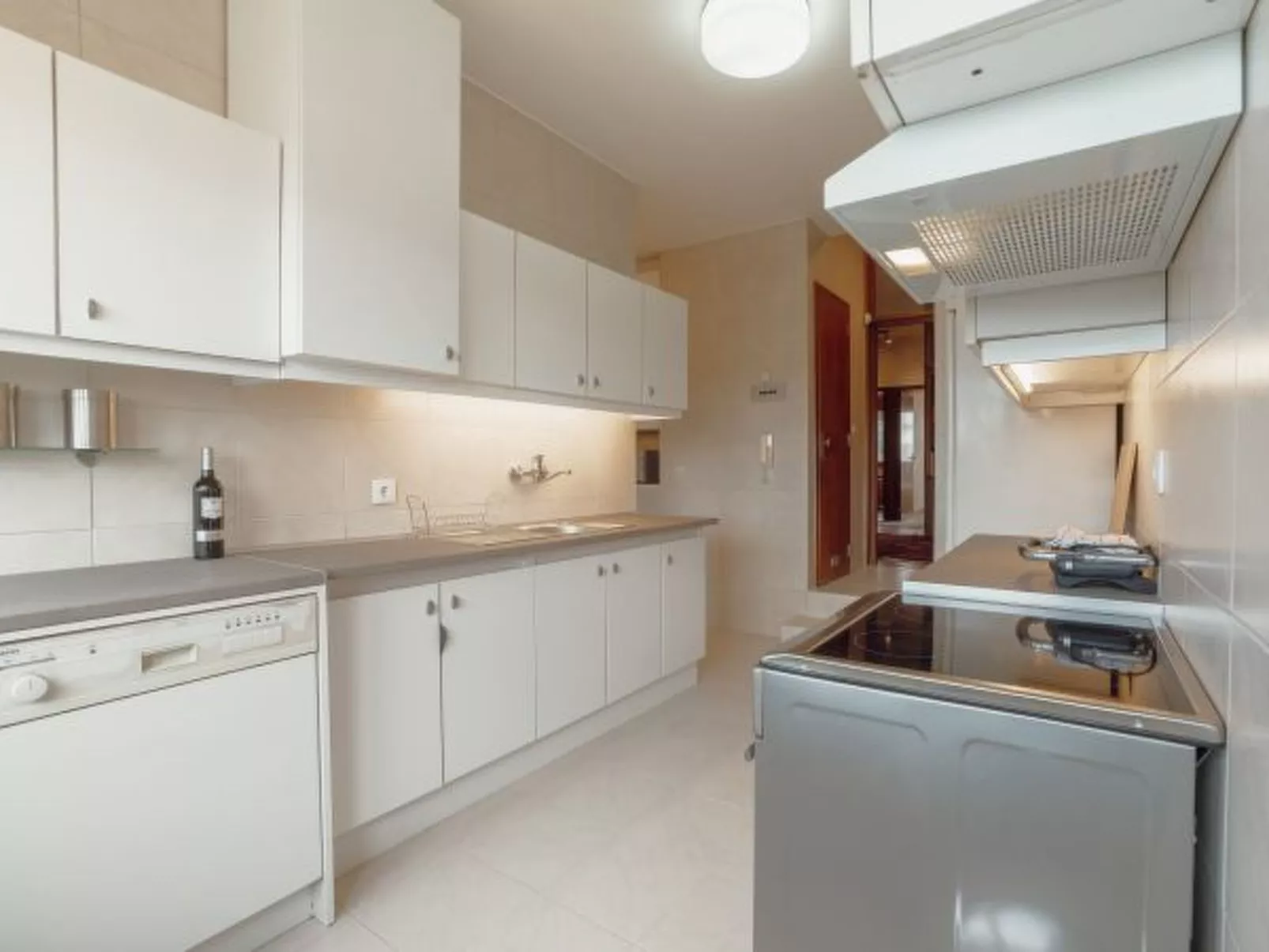 GRAND BOTANIC GARDEN APARTMENT by VACATIONY - Inside