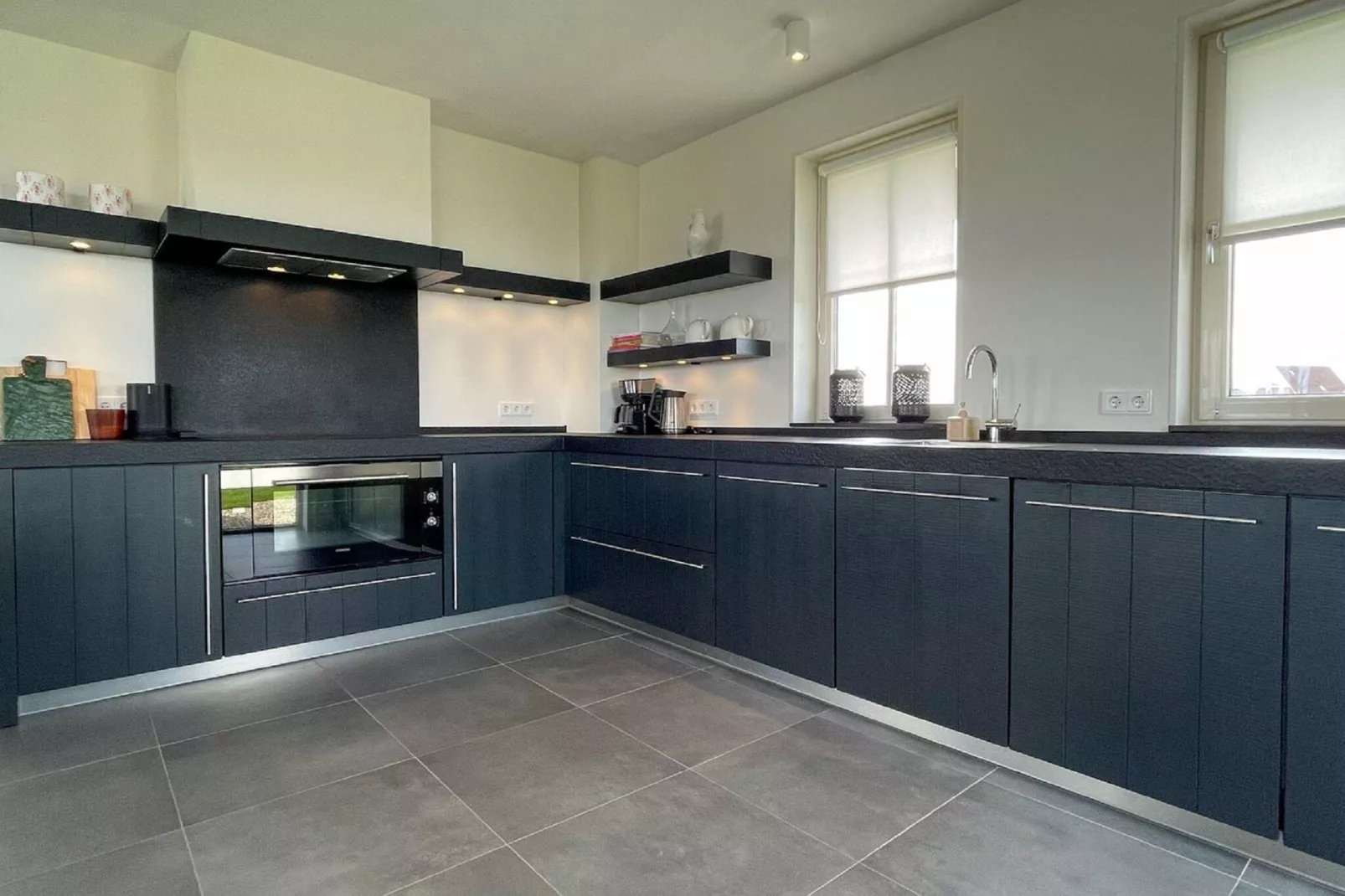 Friese Meren Villa's 21-Kitchen