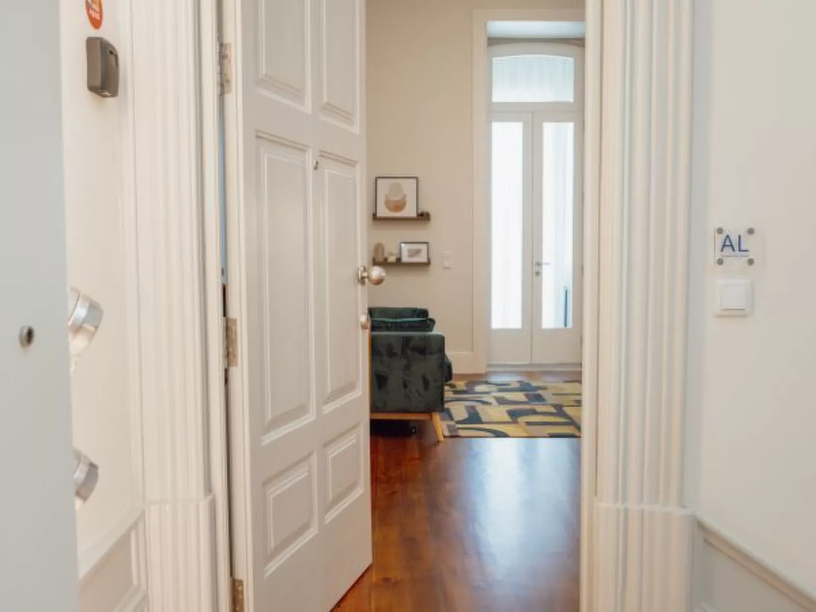 HOME WITH A POOL by VACATIONY - Drinnen