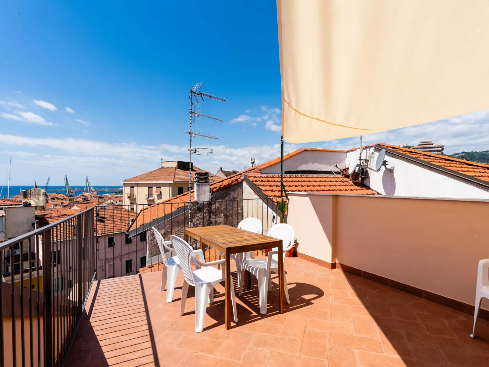 FouFou NEU - Outside