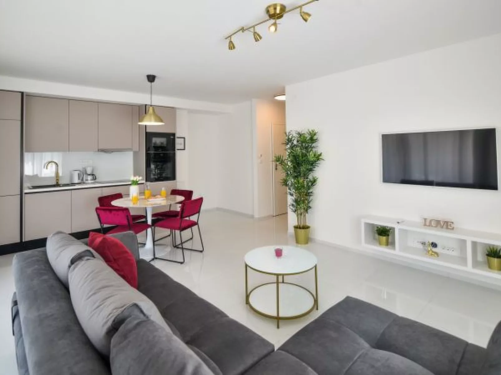 Villa La Perla Apt A1 with heated rooftop pool - Image-tags.info