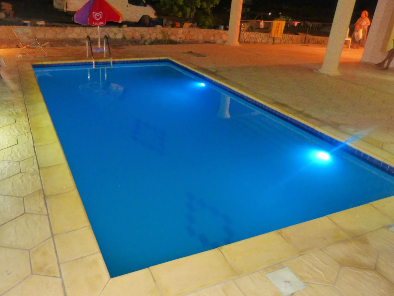 Ferienvilla mit Blick auf das Wasser - Draußen