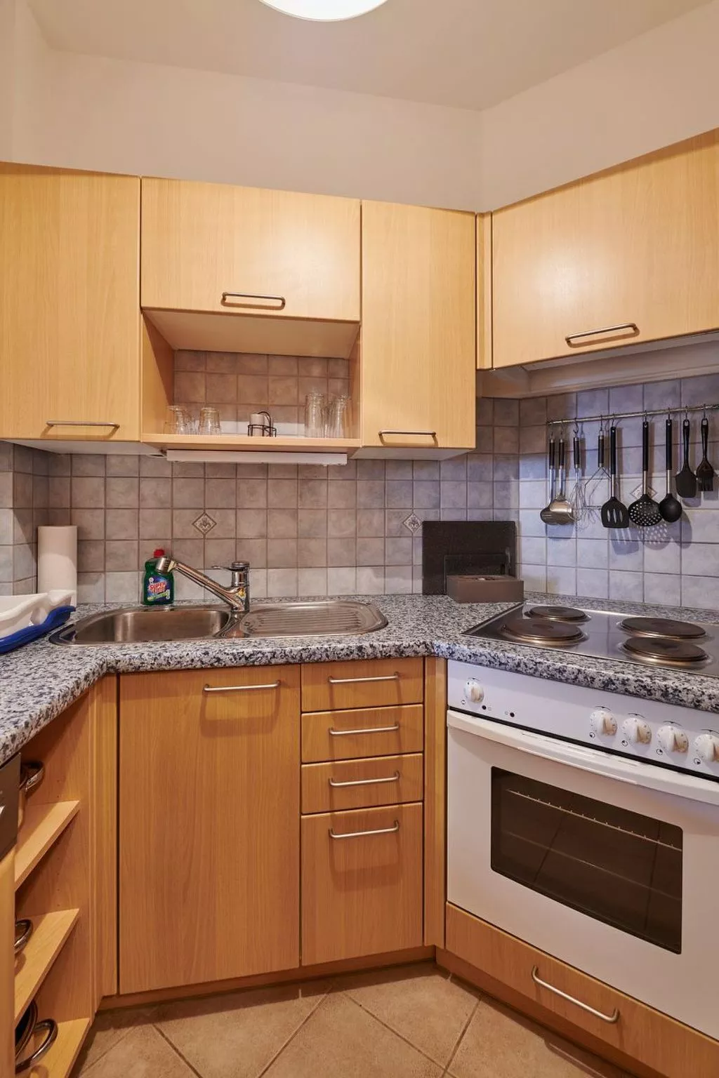 DAS BURGENNEST - Drinnen