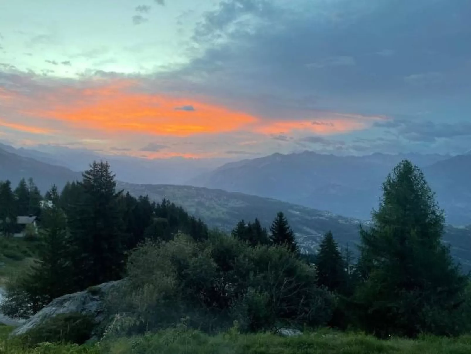 Tiny House facing the Alps - Ski in and out - Outside