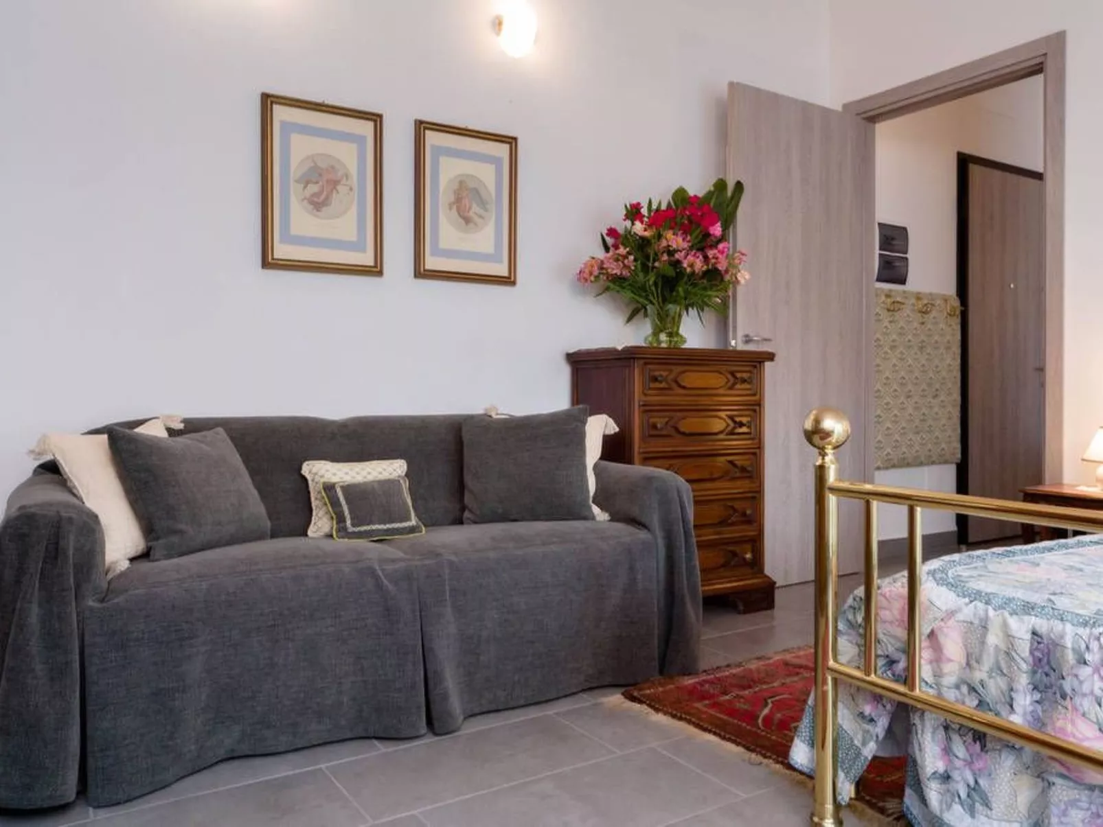 Ferienzimmer 'Mansarda Lina' mit Terrasse - Dedans