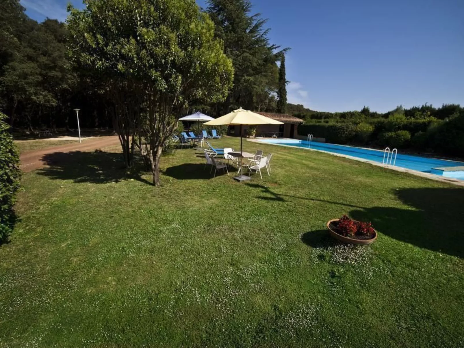 Landhaus, 8 Zimmer mit Bad, Schwimmbad, Tennis - Draußen