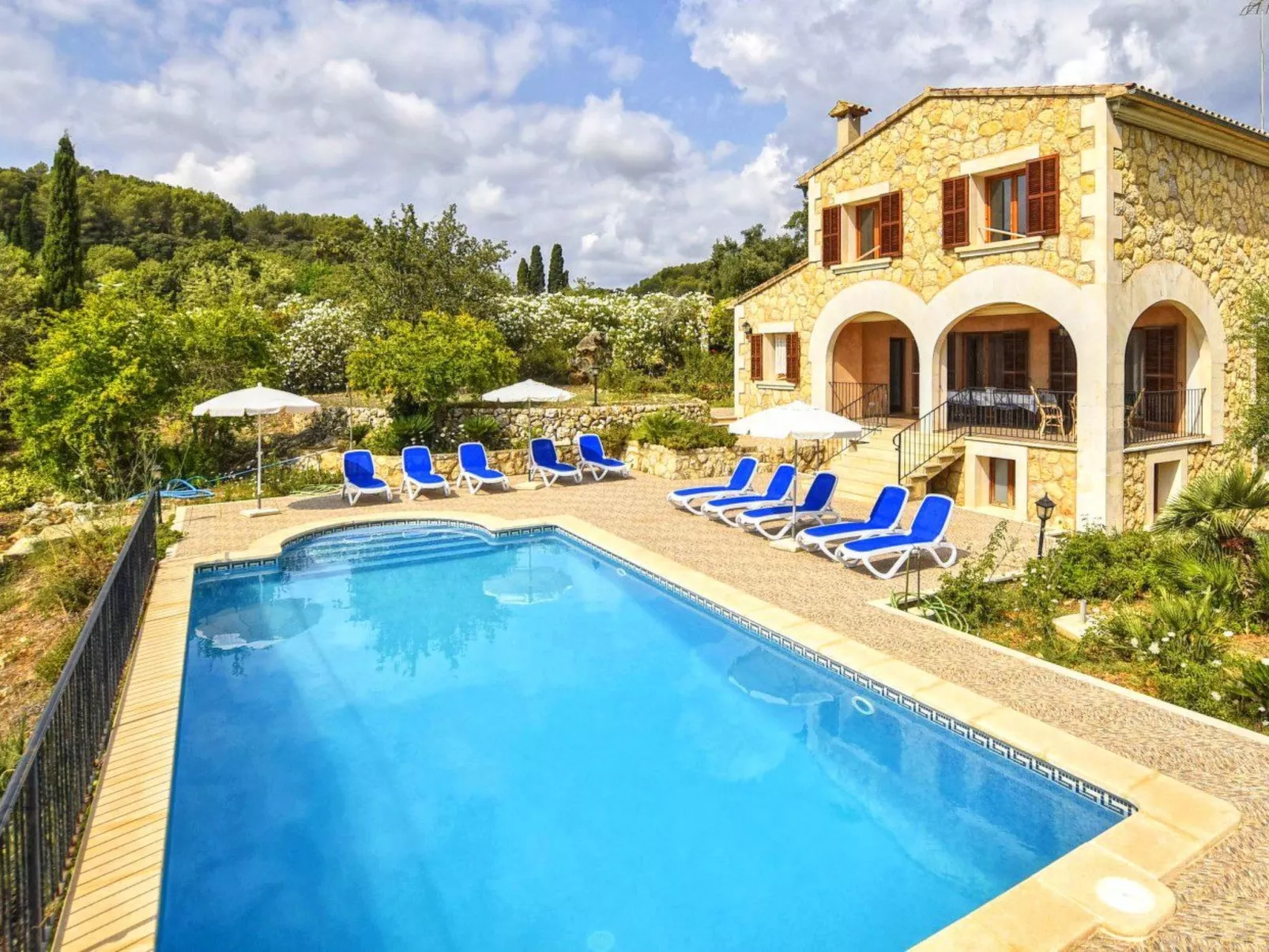 Schönes Landhaus mit Panoramablick auf die Berge - Dehors