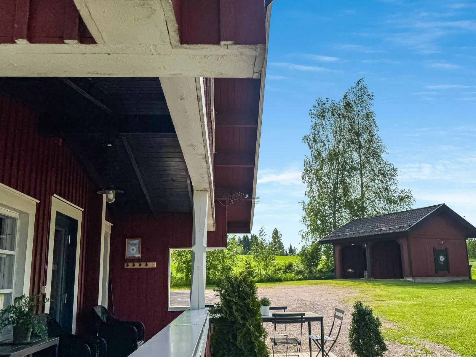 Peltosirkku - Inside