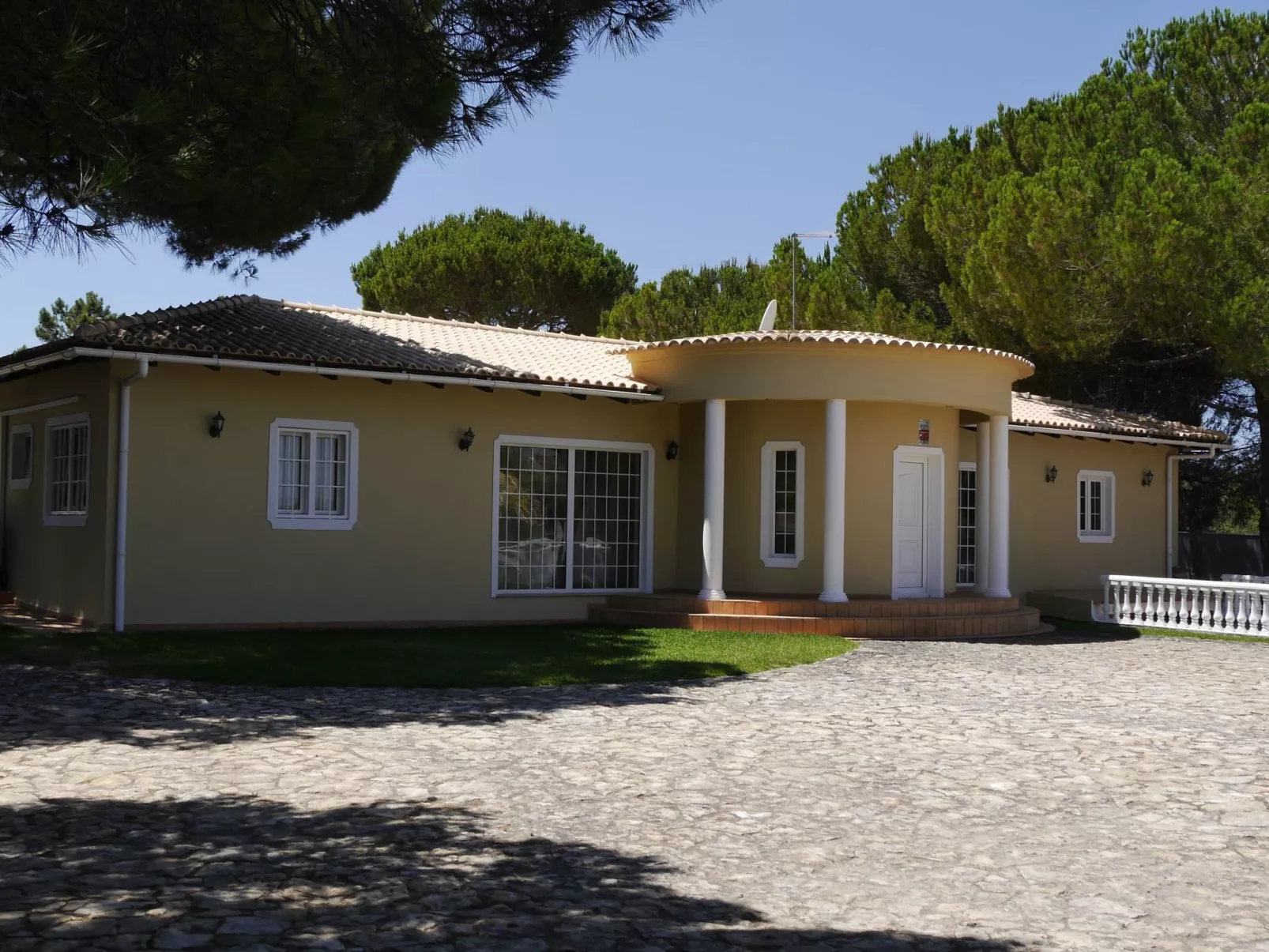 Villa Leonardo - Outside