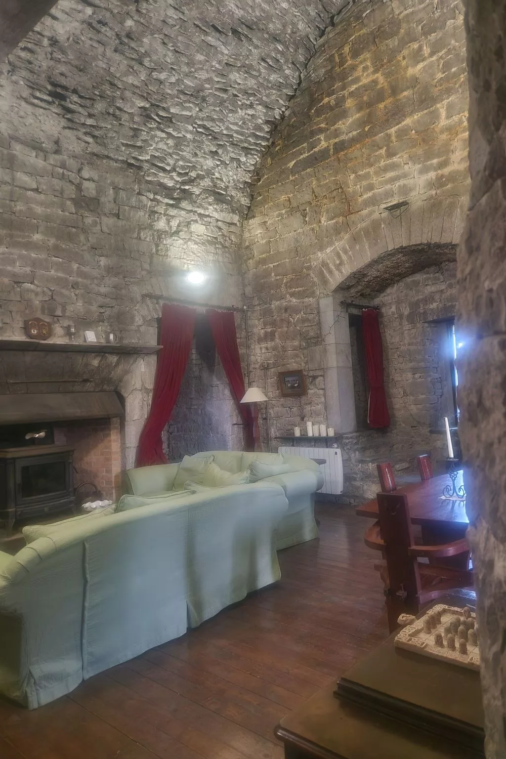 Schloss Ballindooley - Inside