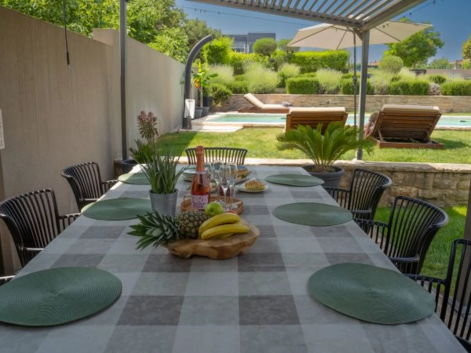 Villa Royal with heated pool - Image-tags.info