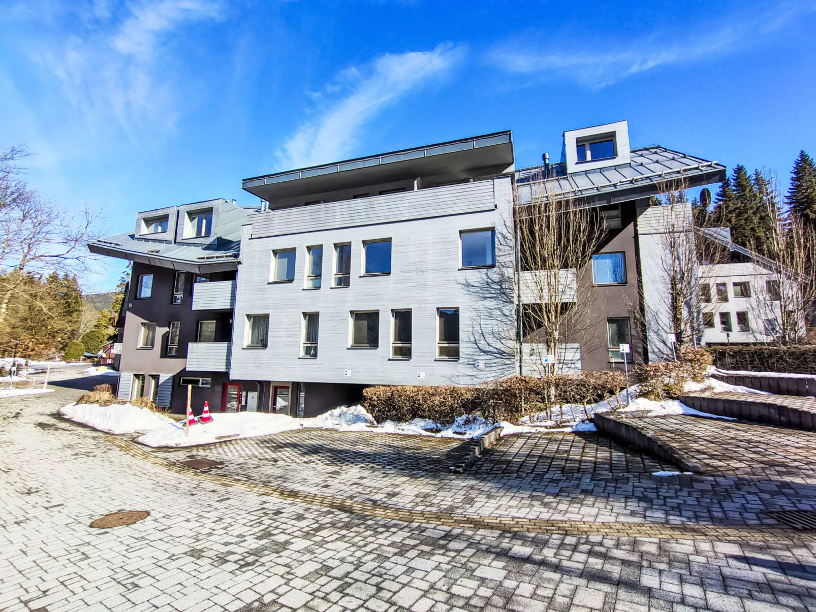 Harrachov Resident A - Outside