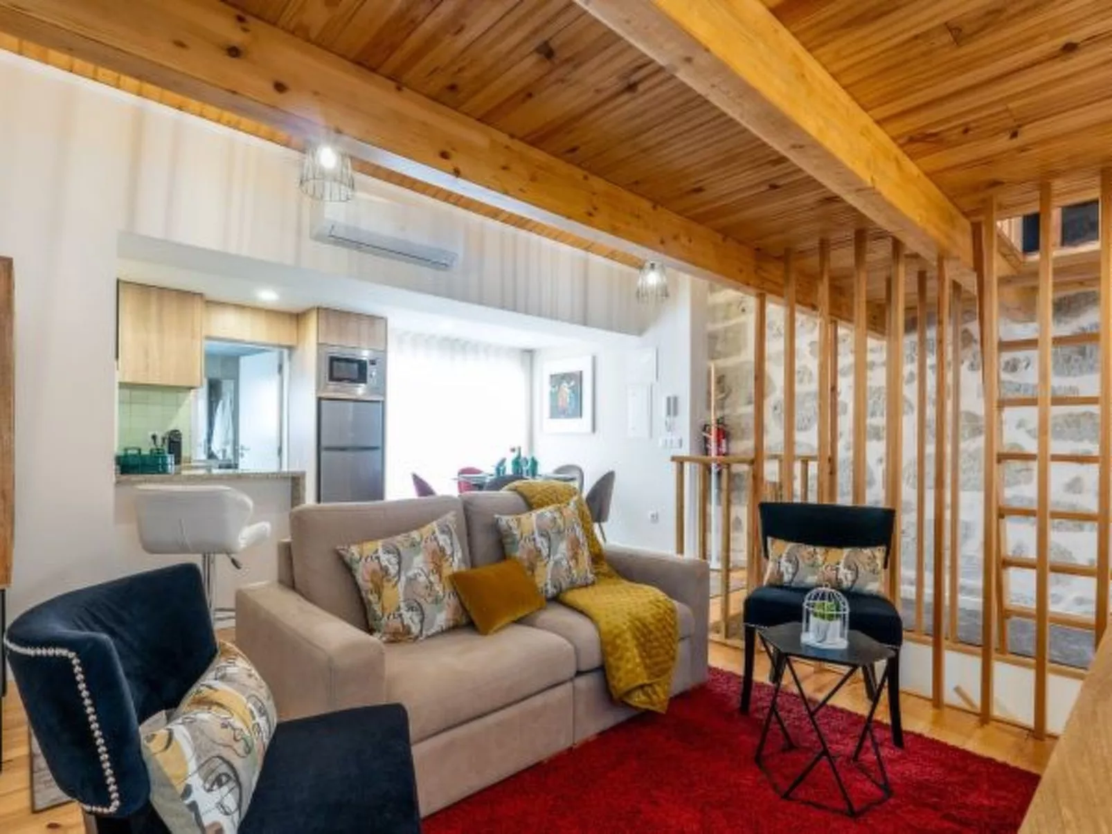 CITY CENTER COMFORT APARTMENT B by VACATIONY - Inside