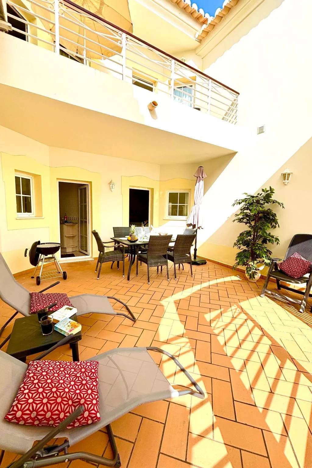 Mit beheiztem Pool - Outside