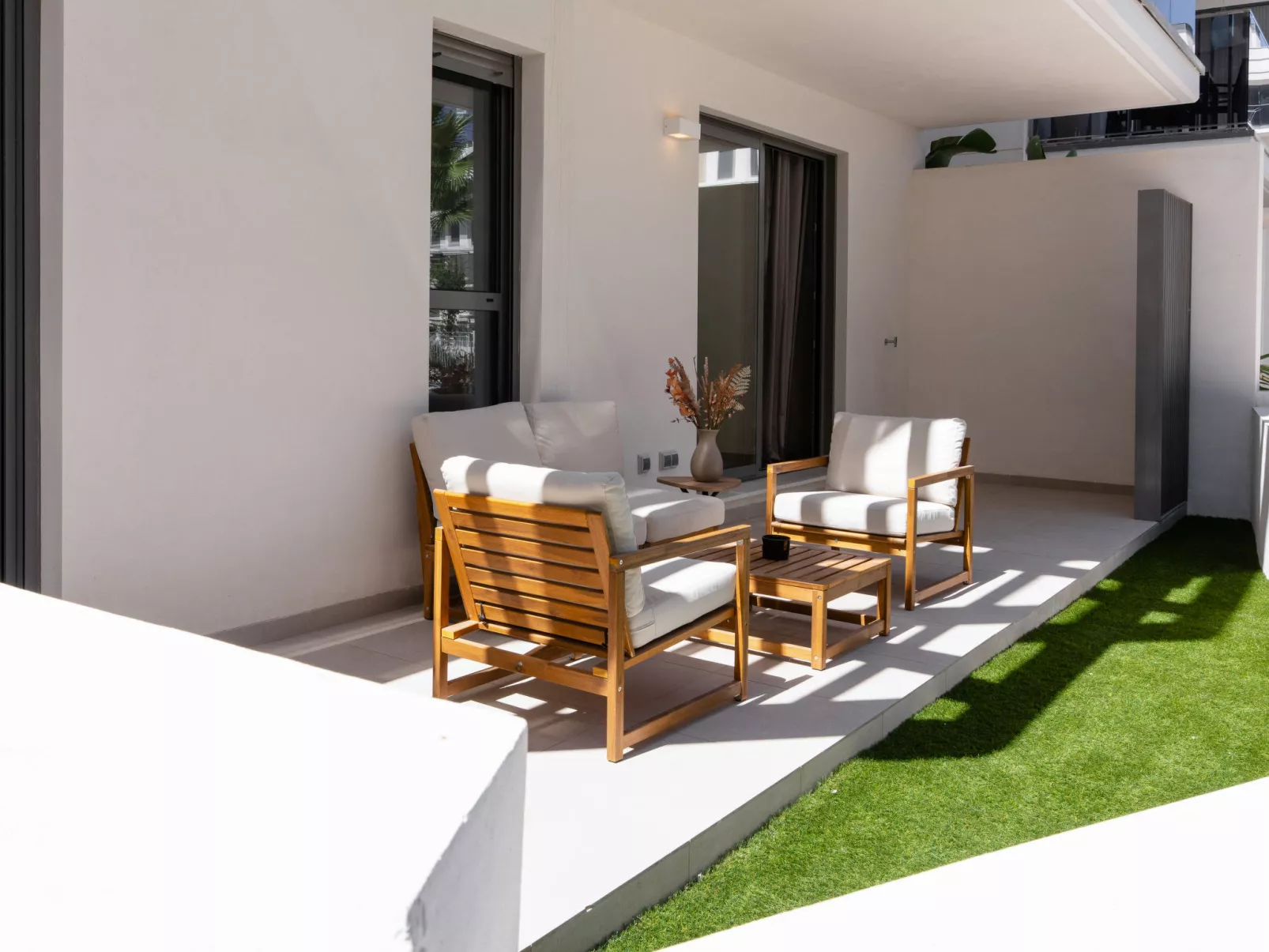 Marina Real III - Outside