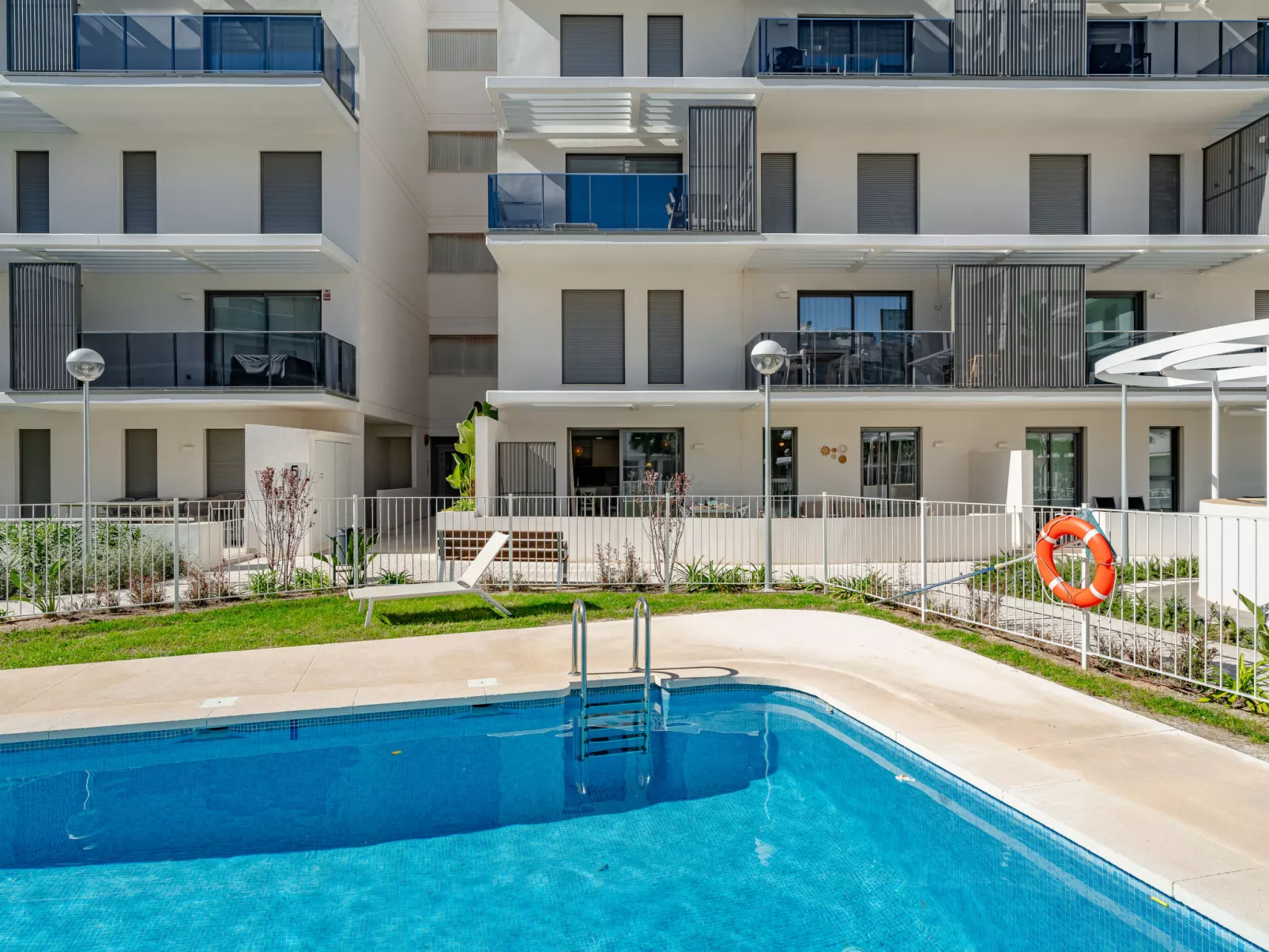 Marina Real III - Outside