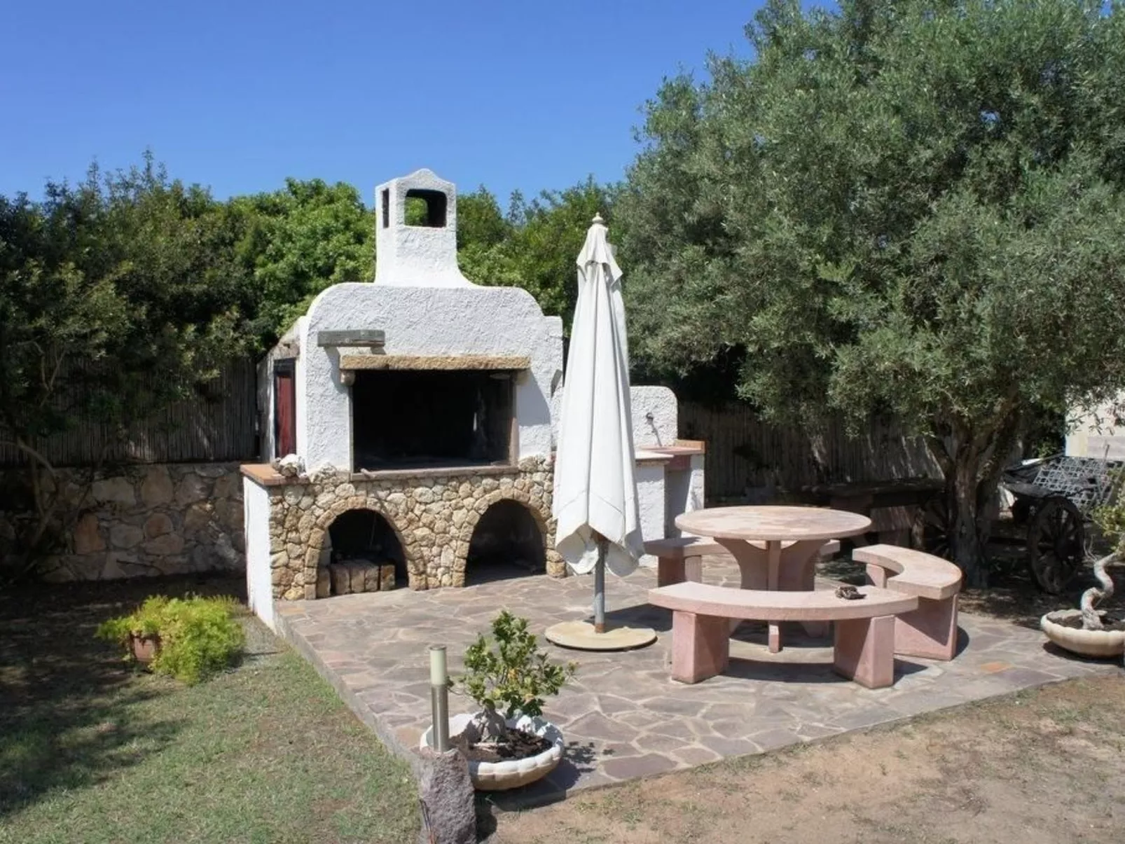 Haus in Calasetta mit Grill und Garten - Draußen