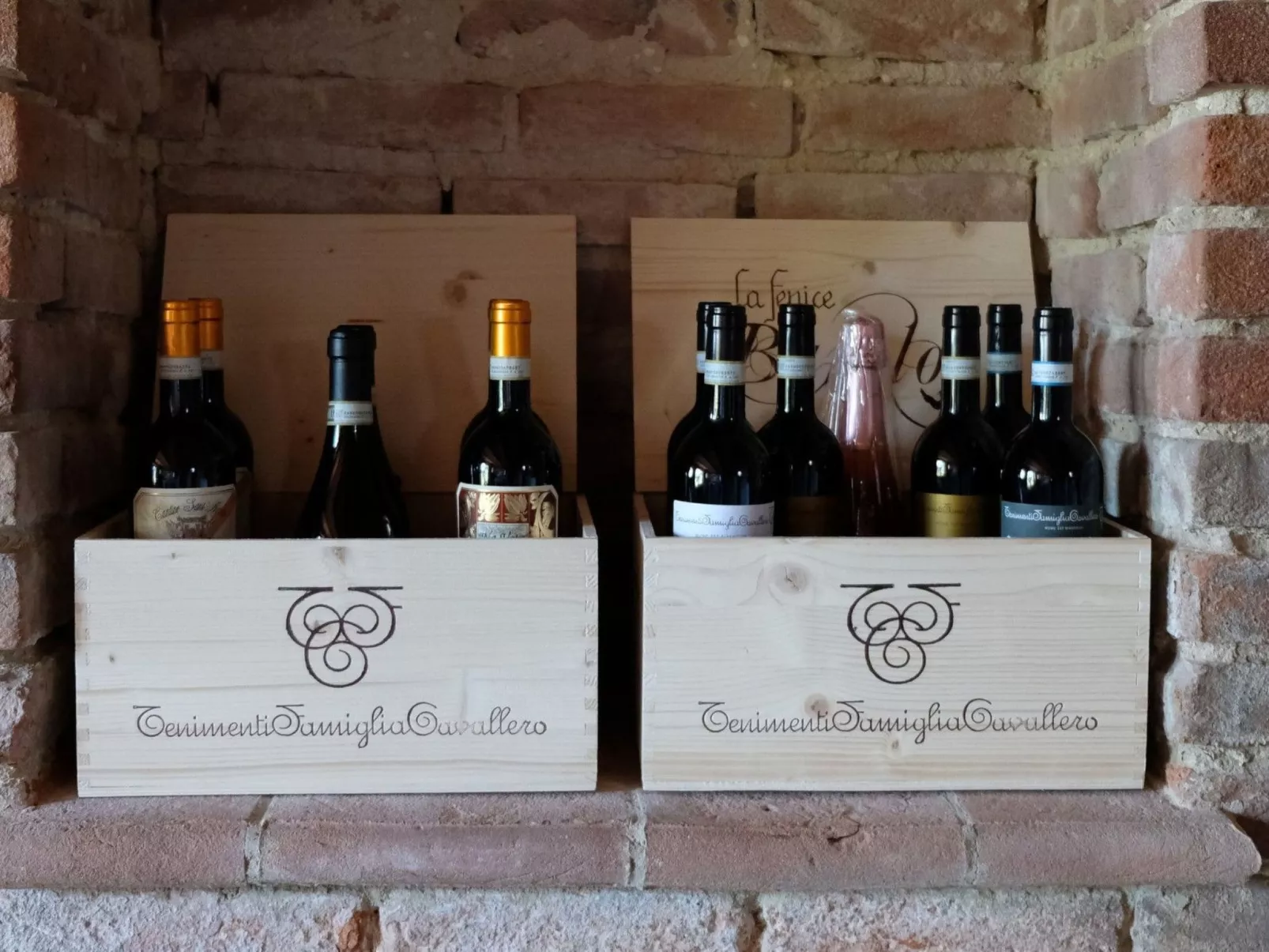 In Azzano D'asti mit Kleiner Terrasse - Image-tags.info